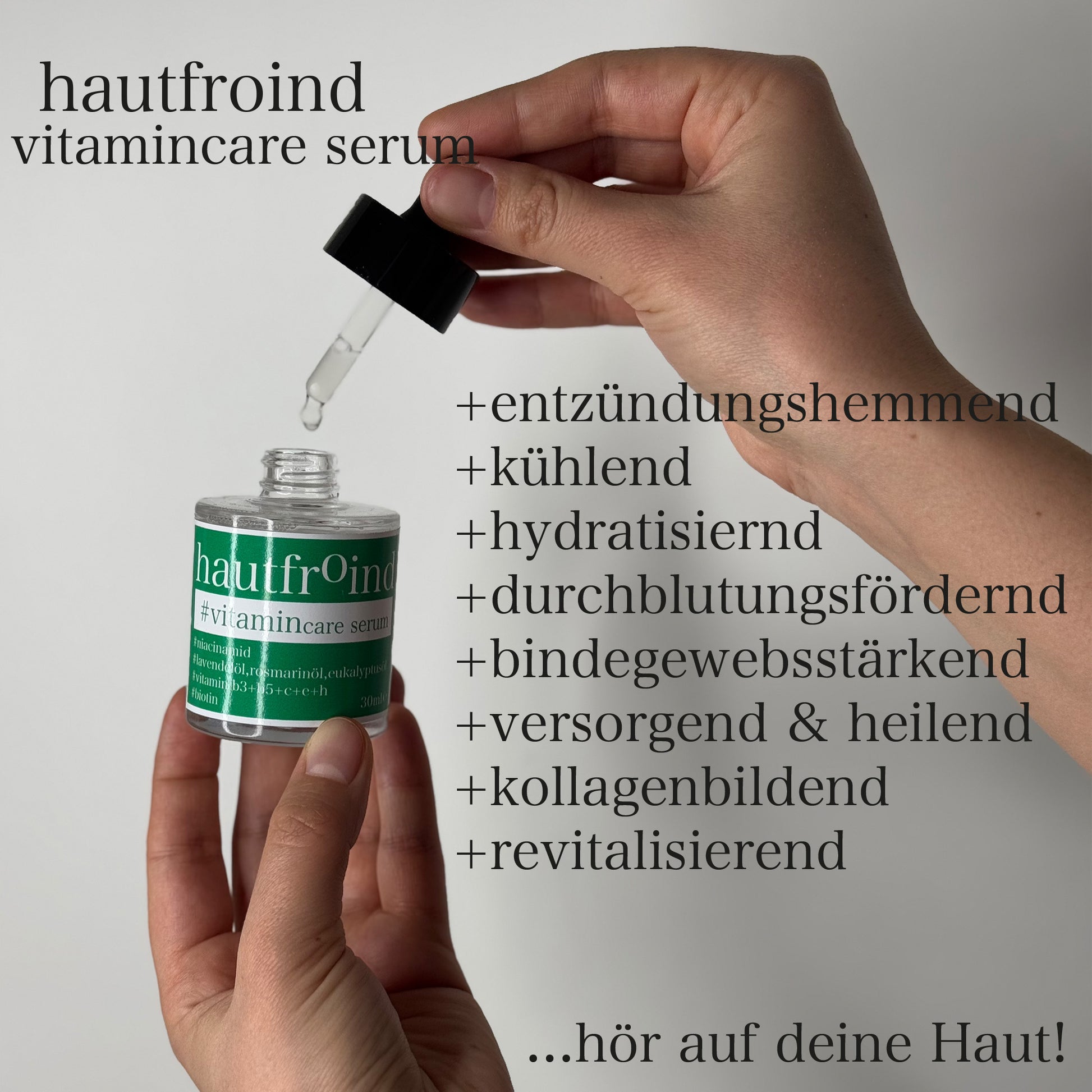 Hautfroind Vitamincare Serum – vitaminreiche Hautpflege und Gesichtspflege mit Niacinamid, Vitamin C & E. Hellt dunkle Flecken auf, fördert die Kollagenproduktion & schützt vor freien Radikalen. Feuchtigkeitsspendende Formel mit Aloe Vera & Hyaluronsäure für strahlende, gesunde Haut. Es sind zwei Hände zu sehen. die eine Hand hält die Flasche Vitamincare Serum von Hautfroind  und die andere Hand tropft das Serum in die Flasche. Rechts sind die Vorteile aufgelistet. Entzündungshemmend, kühlend, stärkend.